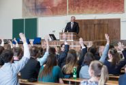 Prezident Andrej Kiska na Právnické fakultě v diskuzi se studenty