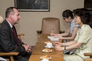 Rektor Univerzity Karlovy hovořil s velvyslankyní čínské lidové republiky v České republice